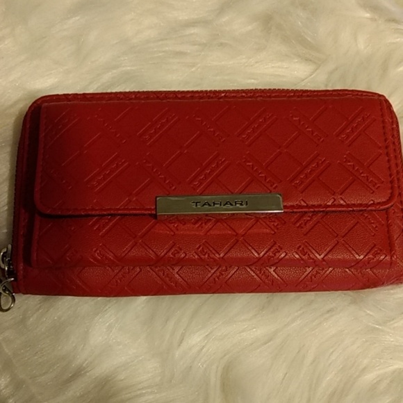 Tahari Handbags - 🆕🎀❤️Tahari Red Clutch NWOT